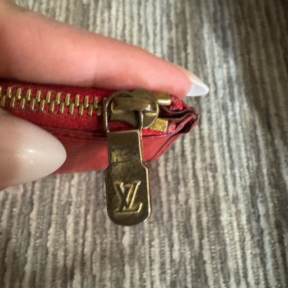Louis Vuitton epi pochette and matching key pouch - Picture 10 of 15